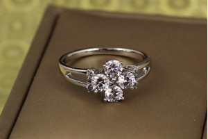 Кільце Xuping Jewelry чотирилистник 20 р сріблясте