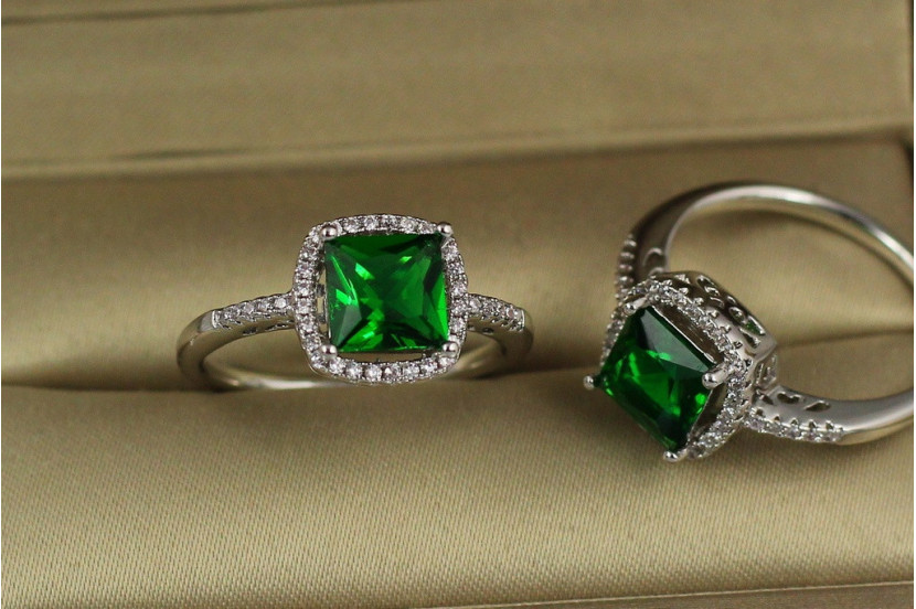 Кільце Xuping Jewelry зелений квадрат в оправі з дрібних фіанітів 16 р сріблясте