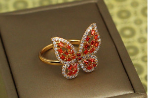 Кільце Xuping Jewelry велика бабочка крила з камінням коралового кольору р 19 золотисте