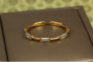 Кільце Xuping Jewelry Сальто з прямокутними камнями по колу р 16