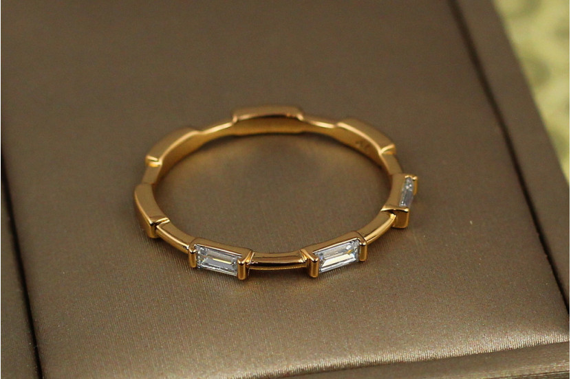 Кільце Xuping Jewelry Сальто з прямокутними каменями по колу р 17 золотисте