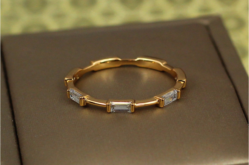 Кільце Xuping Jewelry Сальто з прямокутними каменями по колу р 17 золотисте