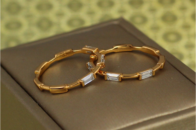 Кільце Xuping Jewelry Сальто з прямокутними каменями по колу р 19 золотисте