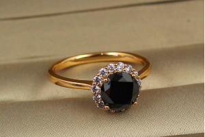 Кільце Xuping Jewelry дві площадки з чорним камнем р 19 золотисте