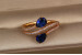 Кільце Xuping Jewelry зустрічні краплі із синіми каменями р 20 золотисте