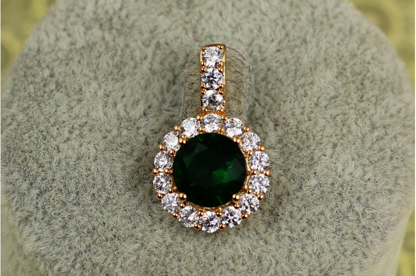 Кулон Xuping Jewelry круглий зелений камінь в обідку з фіанітів 2.3 см золотистий