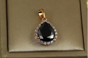 Кулон Xuping Jewelry крапля з чорним фіанітом у обідку 1.7 см золотистий