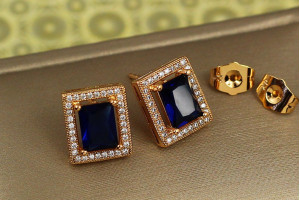 Сережки гвоздики Xuping Jewelry прямокутний обідок із синім фіанітом 1.3 см золоті