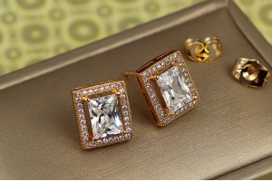 Сережки гвоздики Xuping Jewelry прямокутний обідок з білим фіанітом 1.3 см золоті
