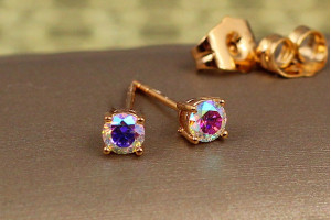 Сережки гвоздики Xuping Jewelry світлий хамелеон на чотири кріплення 4 мм золотисті