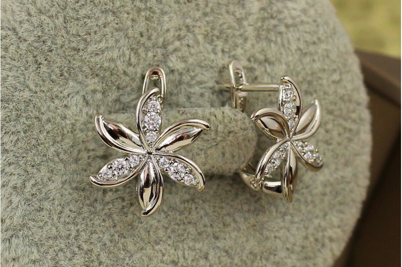 Сережки Xuping Jewelry жоржина 1.6 см сріблясті