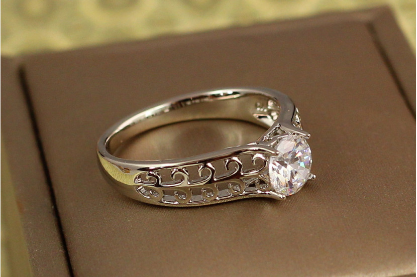 Кільце Xuping Jewelry Ліана з білим каменем р 19 сріблясте