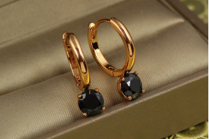 Сережки Xuping Jewelry кільце з чорним камнем 2.1 см золоті
