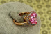 Кільце Xuping Jewelry серце океану з рожевим каменем 1,6 см р 19 золотисте