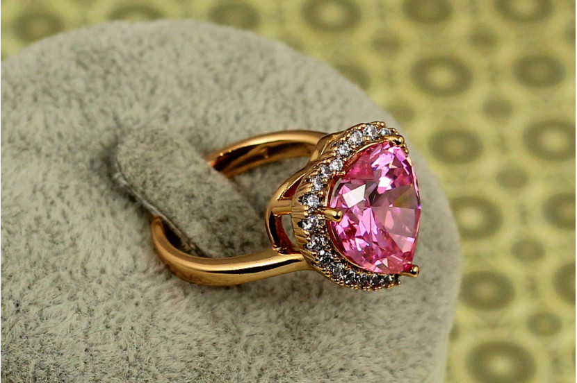 Кільце Xuping Jewelry серце океану з рожевим каменем 1,6 см р 19 золотисте