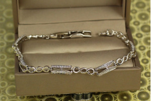 Браслет Xuping Jewelry прямокутні ланки з потрійними кільцями з білими каміннями 17 см 5 мм сріблястий