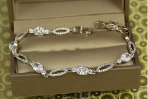 Браслет Xuping Jewelry Естрада з білими каміннями 19 см 5 мм сріблястий