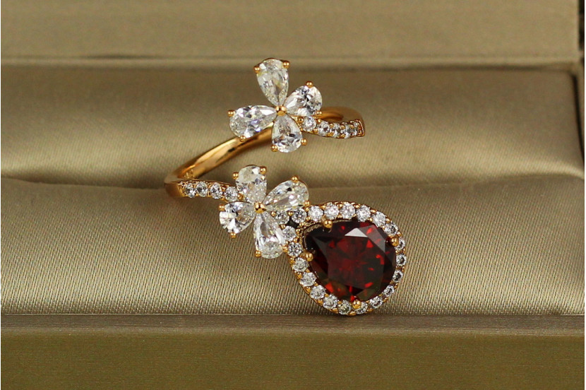 Кільце Xuping Jewelry Марсель з червоним каменем розсувне р 18 золотисте