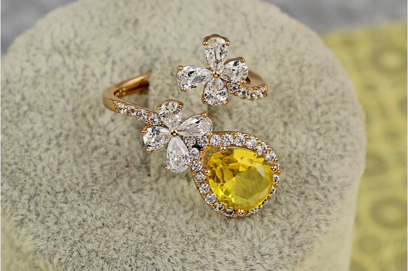 Кільце Xuping Jewelry Марсель з жовтим каменем розсувне р 16 золотисте