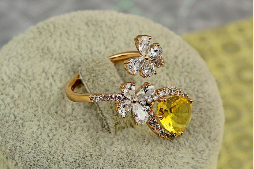 Кільце Xuping Jewelry Марсель з жовтим каменем розсувне р 16 золотисте