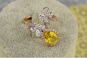 Кільце Xuping Jewelry Марсель з жовтим камнем розсувне р 18 золотисте