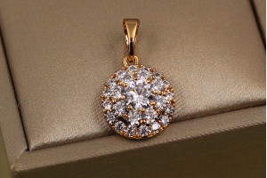 Кулон Xuping Jewelry Гіза 12 мм золотистий