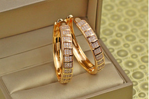 Сережки кільця Хuping Jewelry віконця з камінням 3.8 см золотисті