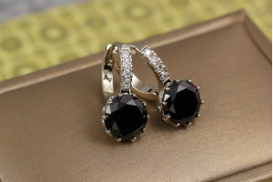 Сережки Xuping Jewelry з великим чорним камнем і круглою застібкою 2 см сріблясті
