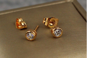 Сережки гвоздики Xuping Jewelry камінь в обідку 4 мм золотисті