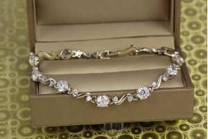 Браслет Xuping Jewelry хвиля з великими білими каміннями 21 см 5 мм сріблястий