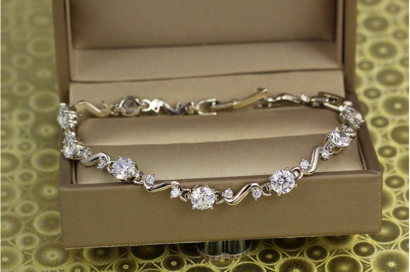 Браслет Xuping Jewelry хвиля з крупними білими каменями 21 см 5 мм сріблястий