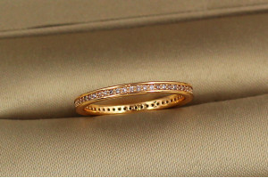 Кільце Xuping Jewelry доріжка в обідку з камінням по колу р 16 золотисте