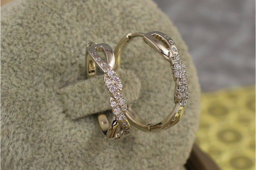 Сережки кільця Хuping Jewelry овальні з камінням три доріжки 2,2 см сріблясті
