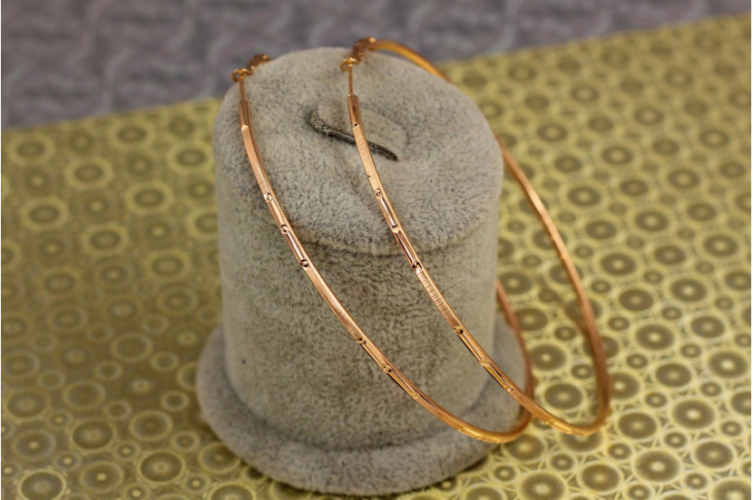 Сережки кільця Хuping Jewelry плоскі з малюнком 8,5 см золотисті