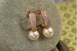 Сережки Xuping Jewelry три доріжки з перлами 2 см