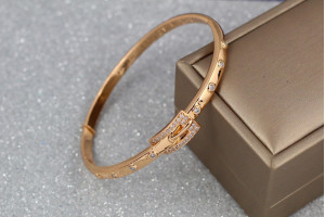 Браслет бенгл Xuping Jewelry пряжка з камінням 60 мм 7 мм на руку від 17 см до 19 см золотистий