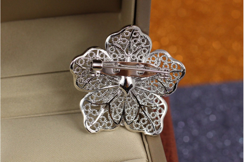Брошка Xuping Jewelry павук шовкопряд 4 см срібляста