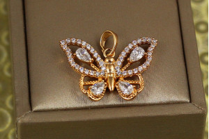 Кулон Xuping Jewelry бабочка із білими камінцями 2 см золотистий