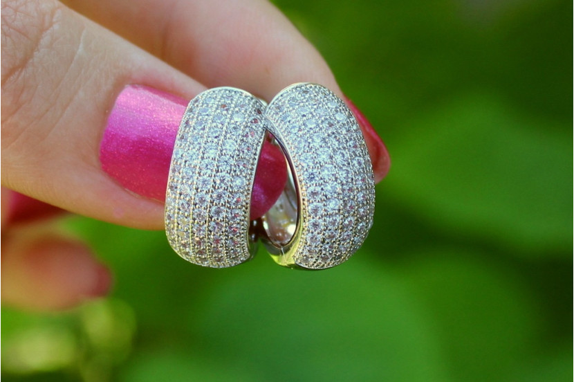Сережки Xuping Jewelry широкі кільця на п'ять доріжок з каменів 1.8 см сріблясті