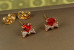 Сережки гвоздики Xuping Jewelry серце з бантиком із червоним каменем 7 мм золотисті