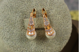 Сережки Xuping Jewelry Зимушка з перлами 1,8 см золоті