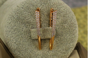 Сережки Xuping Jewelry стрілки з каміннями завужені знизу 3 см золоті