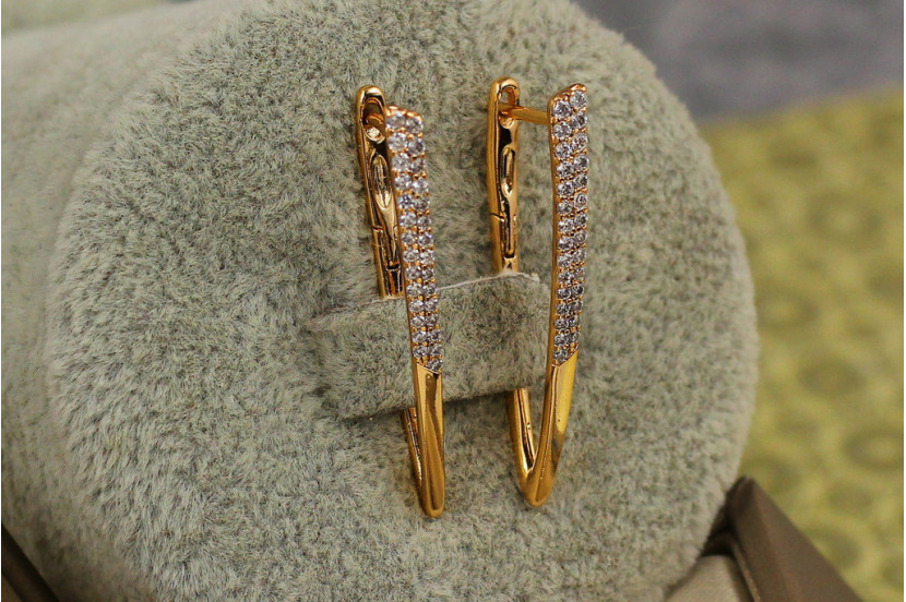Сережки Xuping Jewelry стрілки з каменями завужені знизу 3 см золотисті