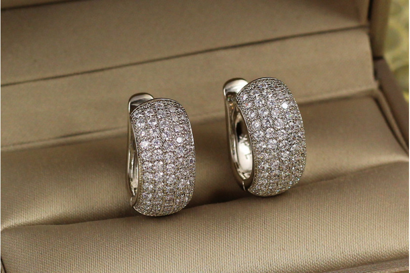 Сережки Xuping Jewelry широкі кільця на п'ять доріжок з каменів 1.8 см сріблясті